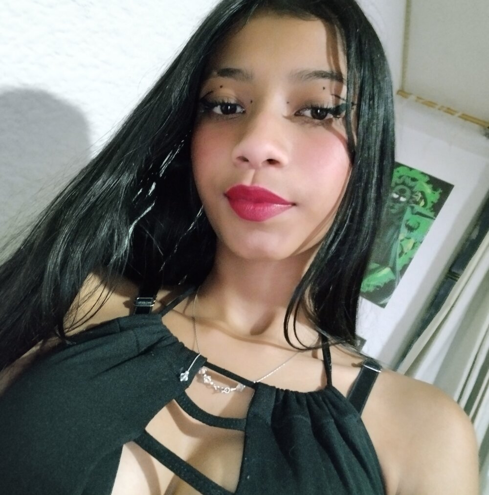 lamorena_hot from stripchat