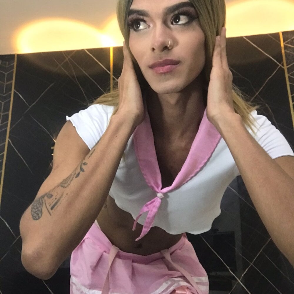 isadora_mancini's Offline XXX Chat