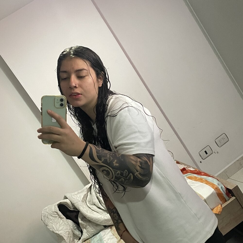 sexcam3d.net soffmoon livesex profile in bisexual cams