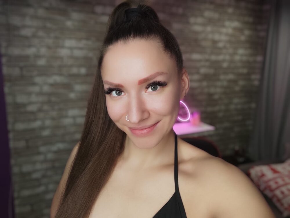 Live sex webcam photo for SarahCoksss #289977727