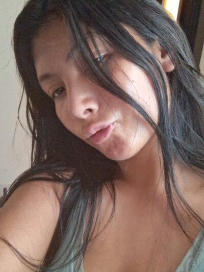 SofiaQ26 Female Newmobile Free Cam Strip