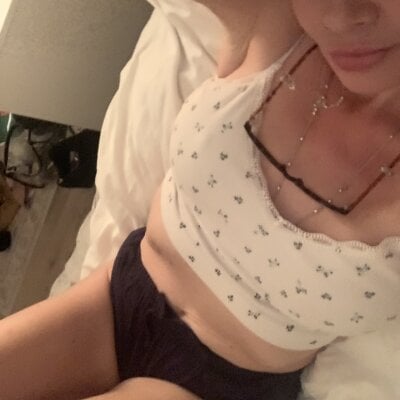 CherryCe on StripChat