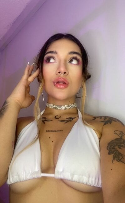 ashleyvalirya - flashing