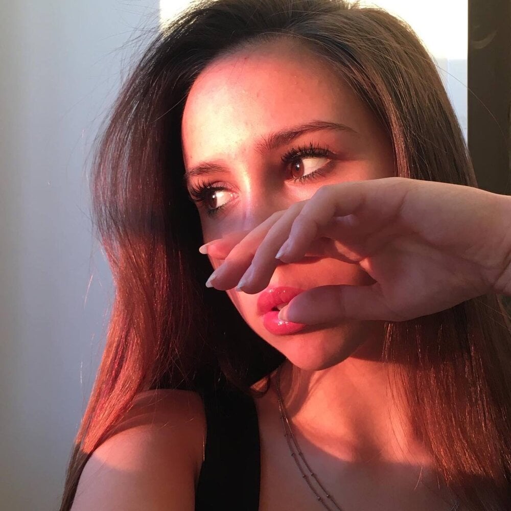 MilaAmoore ⛸ online naked chat