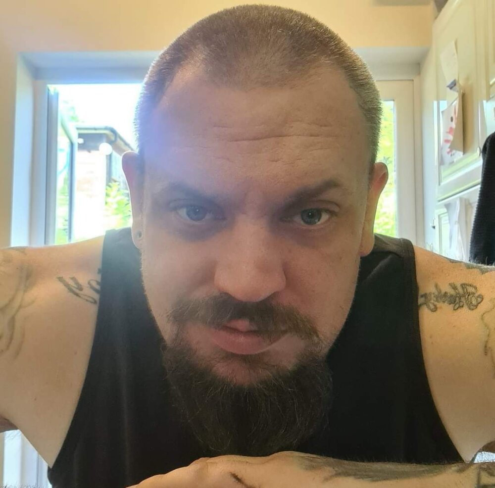 Tattyrob87's Offline XXX Chat