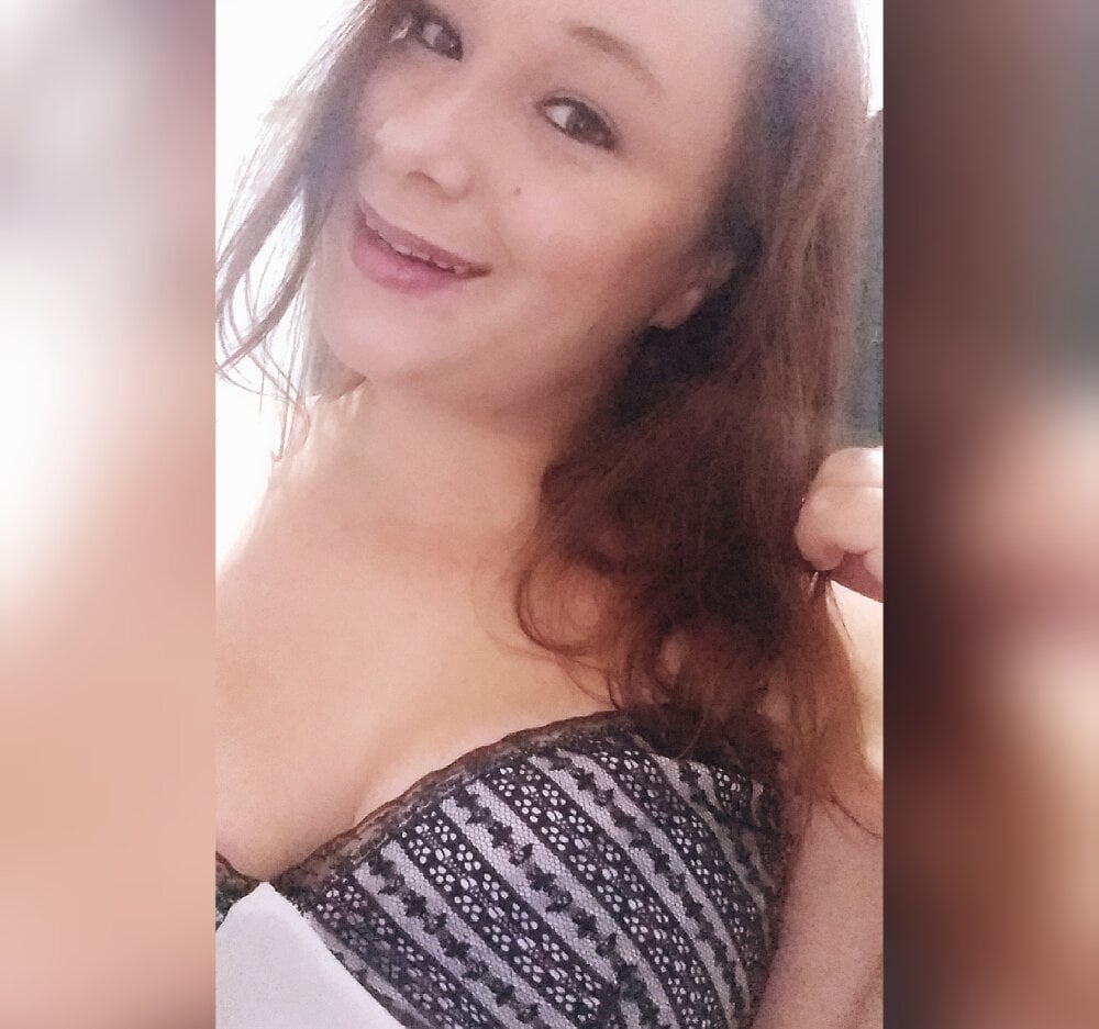 crimson_minx Chat Room offline