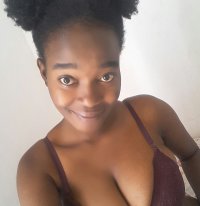 Bambinokitten's Offline Chat Room