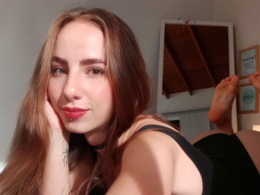 Watch  oliviapradaa live on StripChat