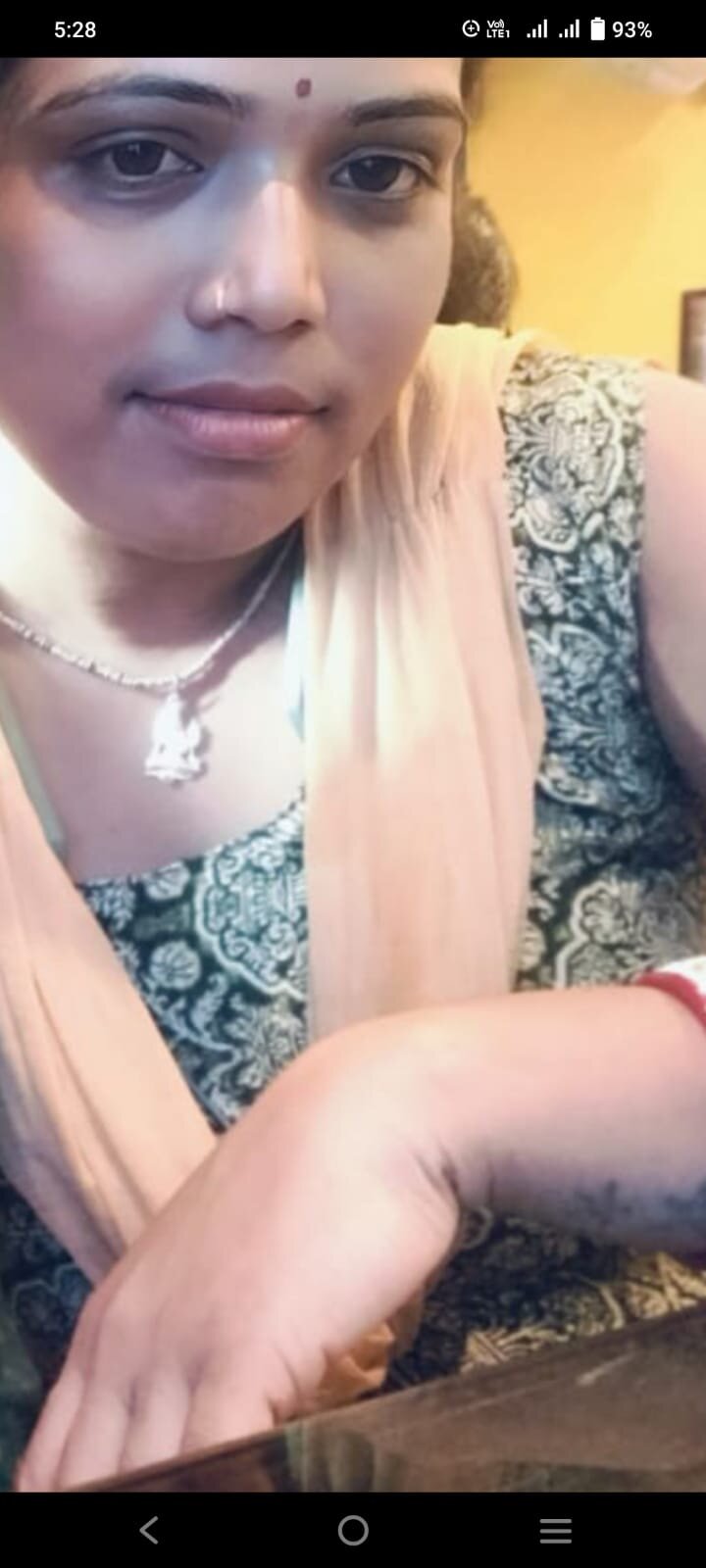 Hot_Sayani
