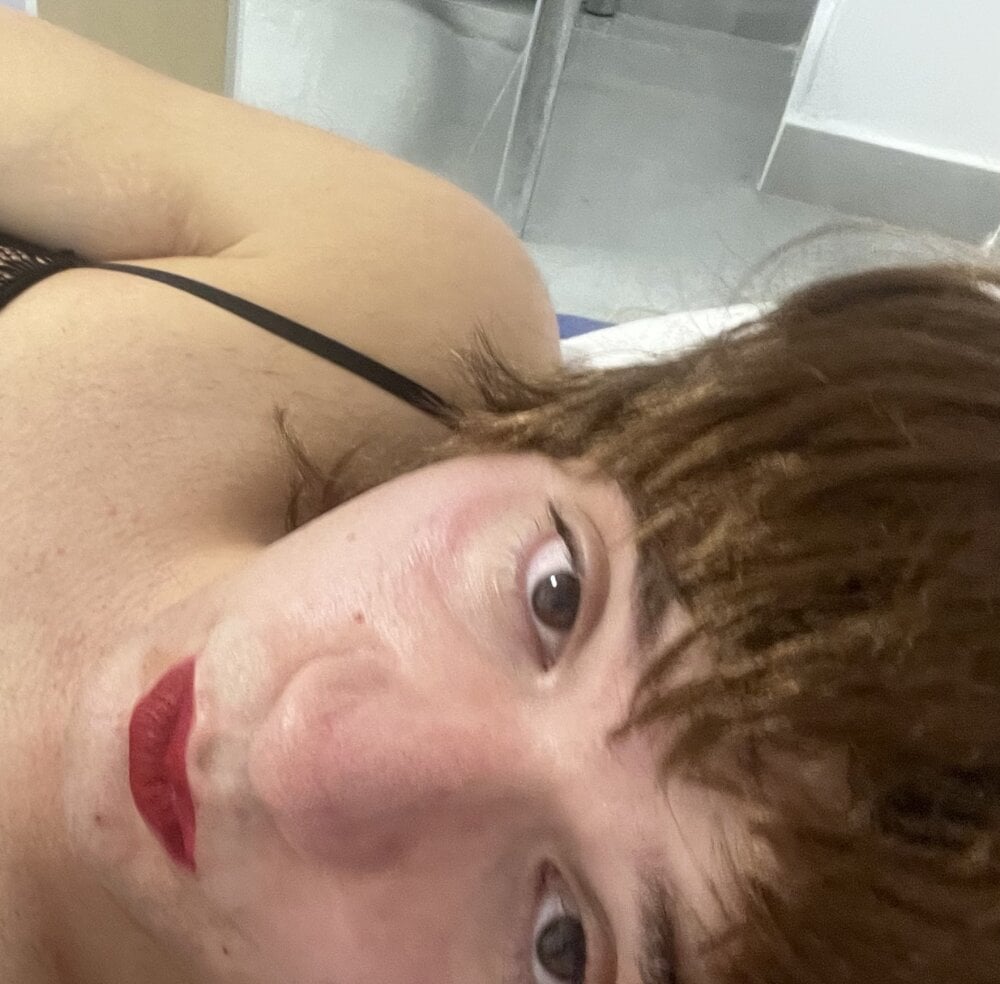 kindshybelly34 from stripchat