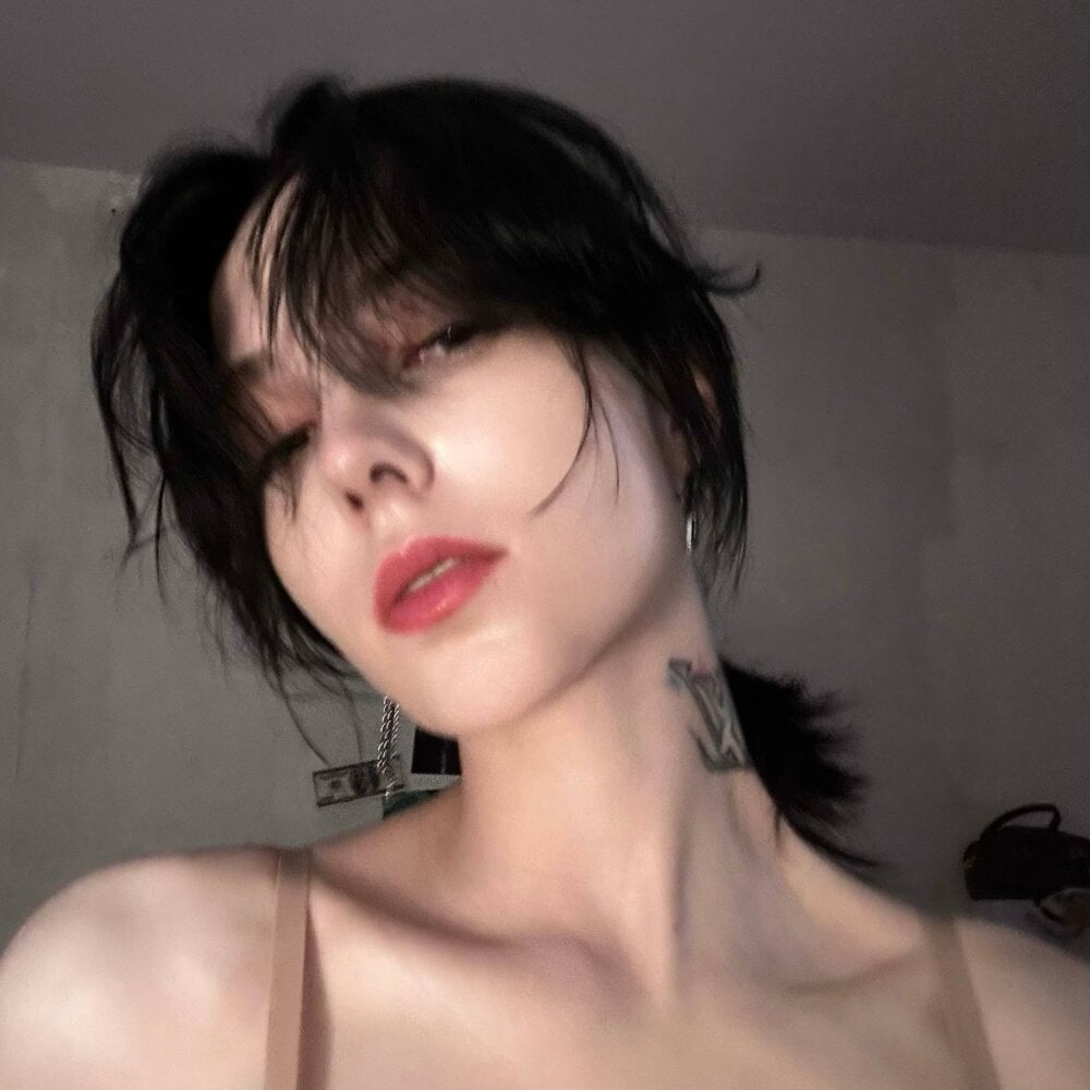 stripchat sylviahunter webcam profile pic via grannylivesexcams.com