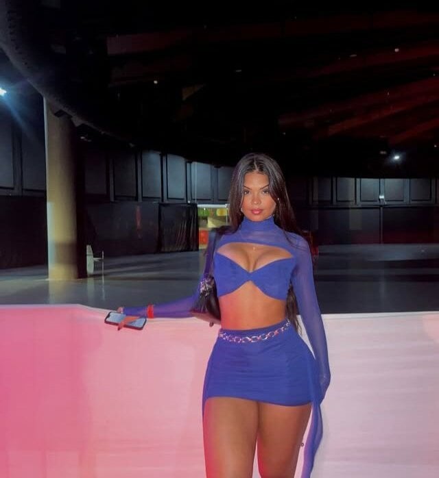 sleekcams.com larah_sex livesex profile in country-of-beautiful-girls cams