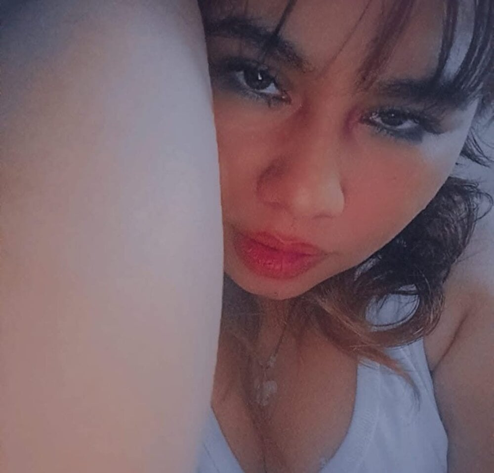 xxxxxlove2 live cam model at StripChat