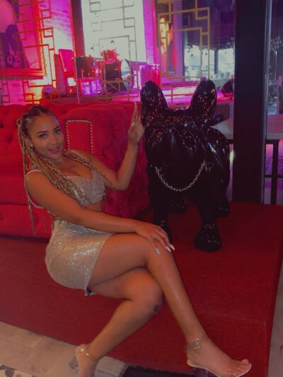 MORGAN_TAYLOR Female Newpetite Striptease Cam