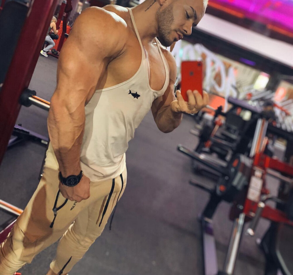loganroux from stripchat