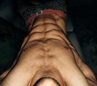 BrokenToPieces's webcam live show
