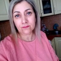 Anie_Josy's Offline Chat Room