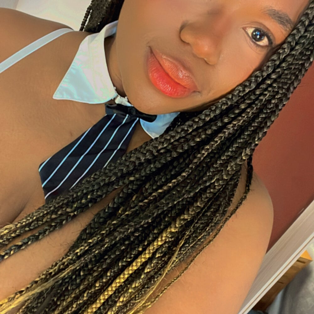 makena_gh from stripchat