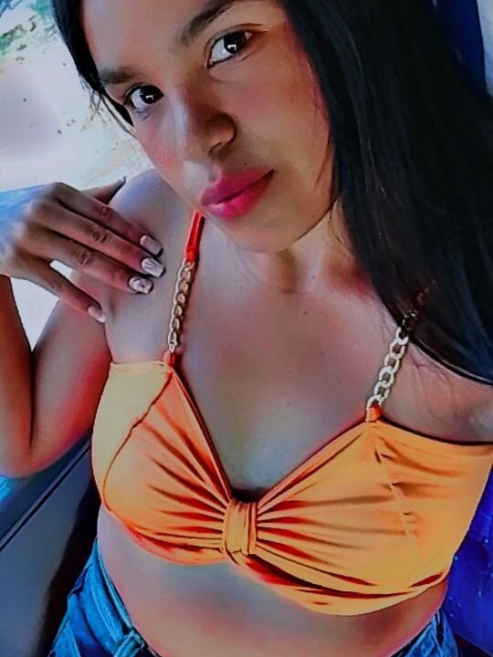 sexcam-girls.com sweetandpervet livesex profile in trimmed cams