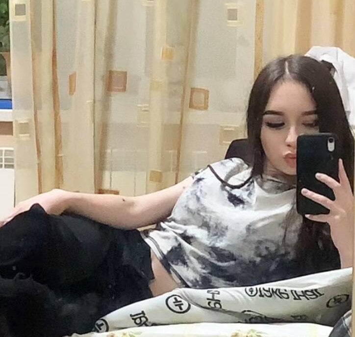 stripchat shy_brunet