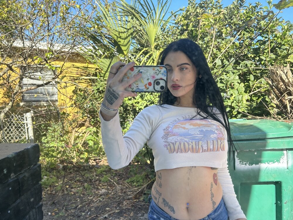 cam-performer.com itsjennataylor livesex profile in latvia-also-known-as-the-land-of-most-beau cams