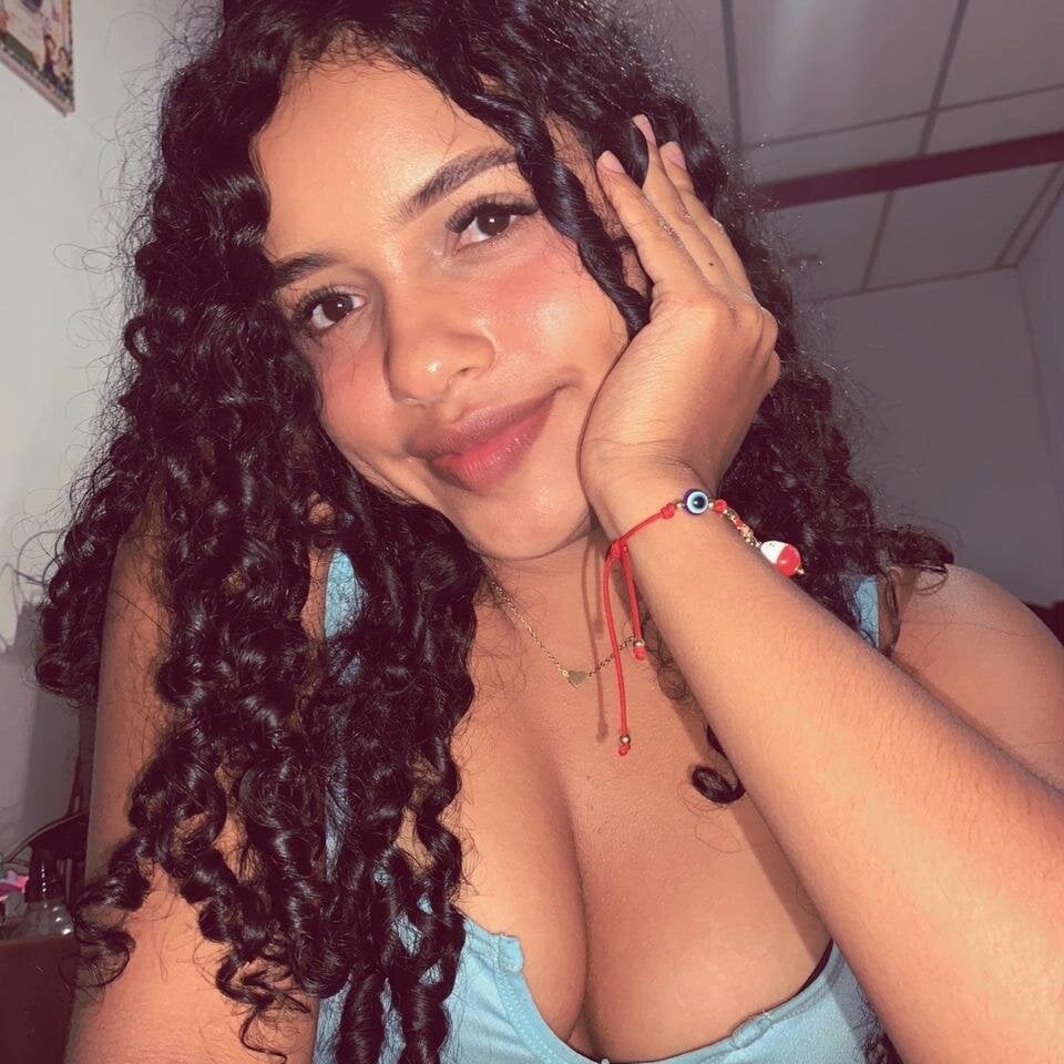 sexcam-girls.com chleo_rosse livesex profile in 5-miles-from-you cams