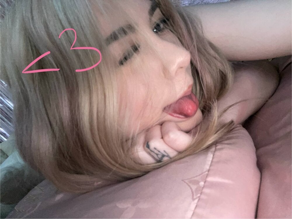 watchgirlcam.com lola_dollq livesex profile in pixieglow-oo cams