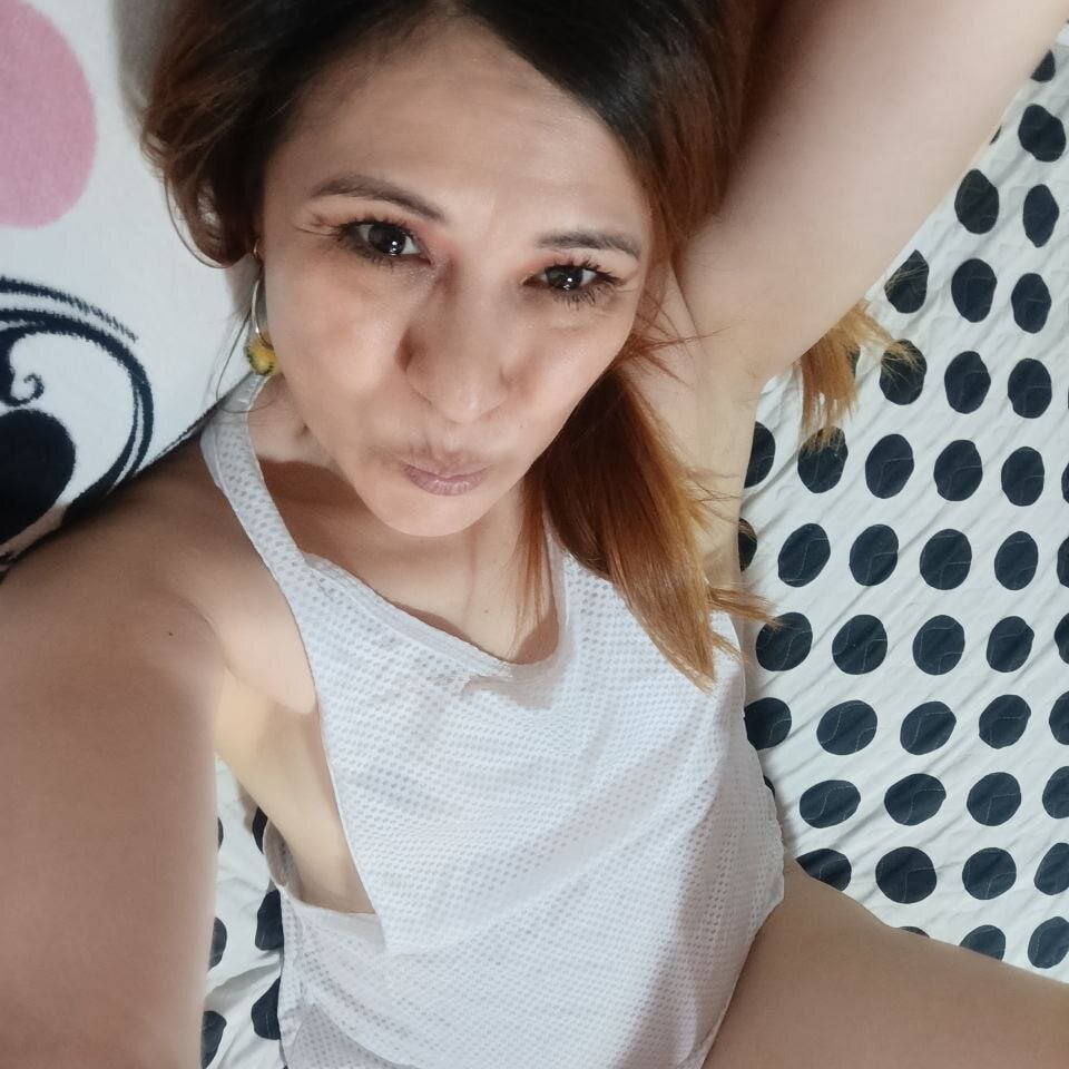 stripchat bryony_sullyvan webcam profile pic via myliveeroticcams.com