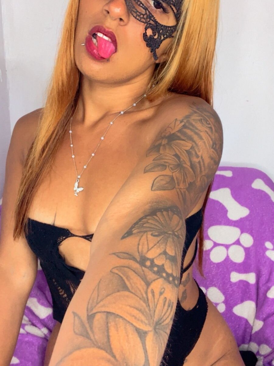 onaircams.com pandorasecrets livesex profile in latino cams