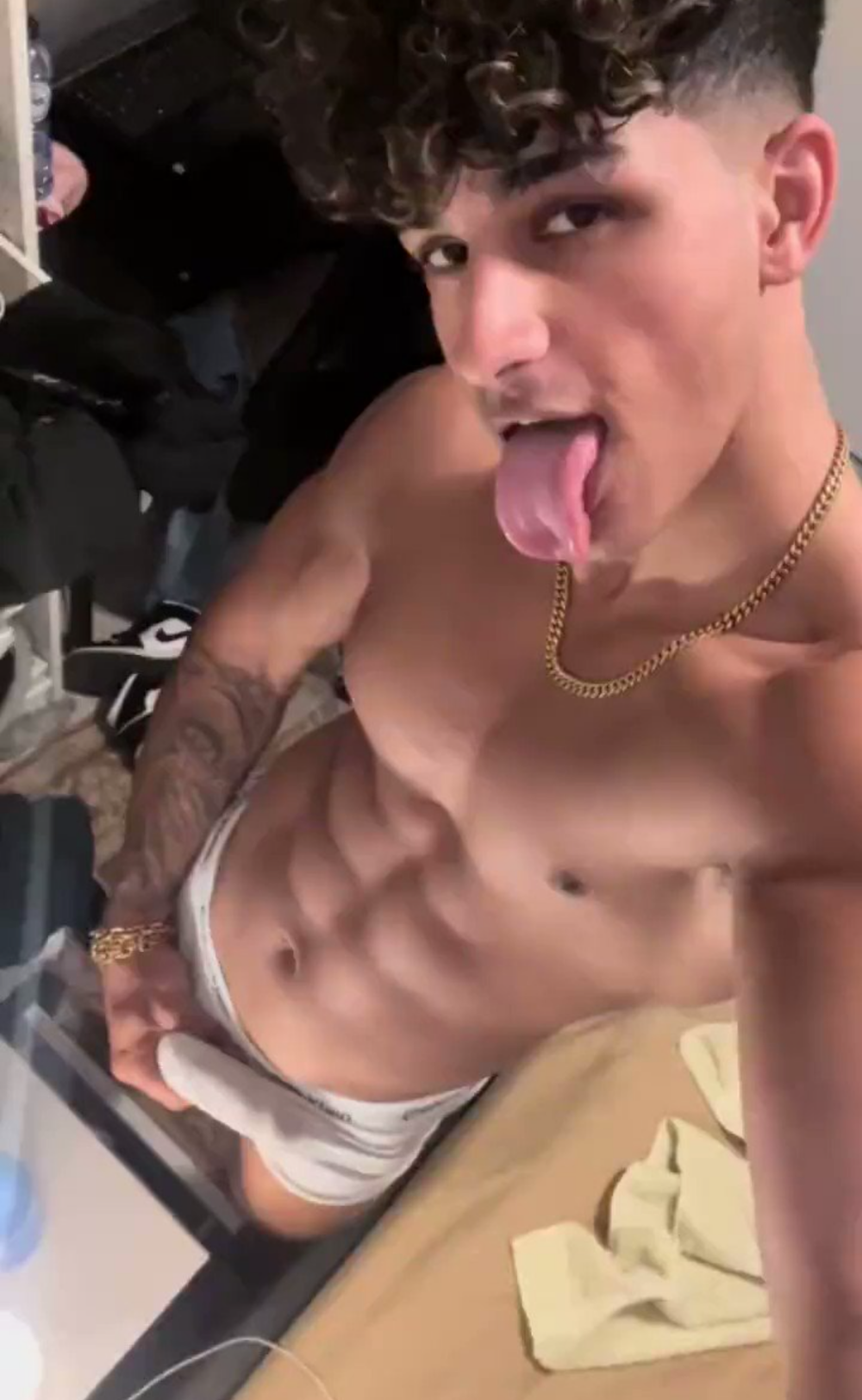 Marcooo05 Obrolan XXX Offline