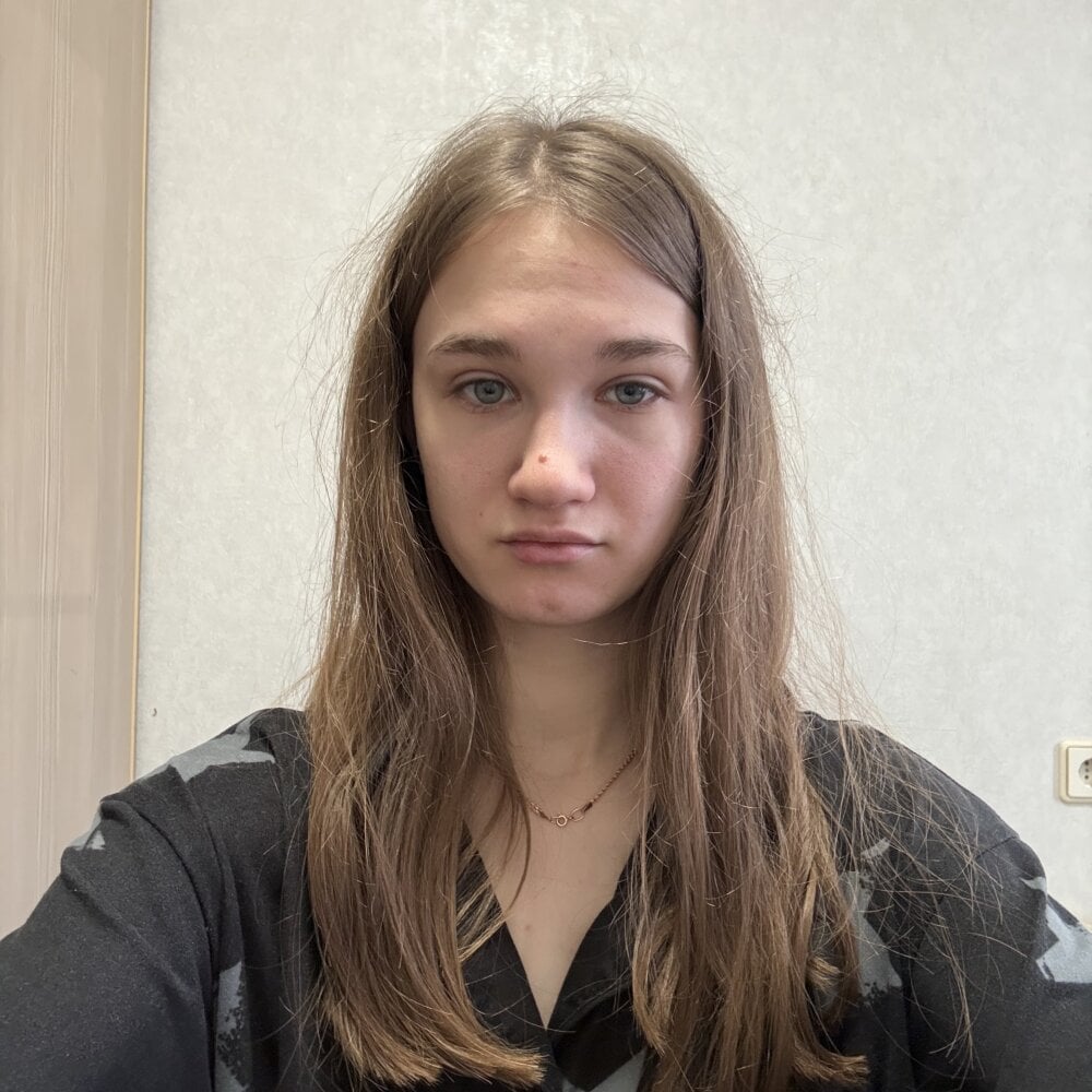 sexlivecamsites.com helgicuteness livesex profile in blond-hair cams