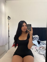 Watch DaphneUwu's Live Sex Show