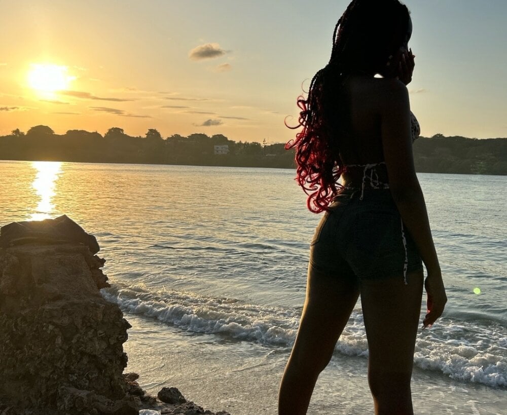 Lusty7 live cam model at StripChat