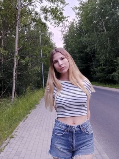 Ayla_Molly