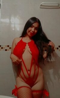 Mami_hot1's Offline Chat Room