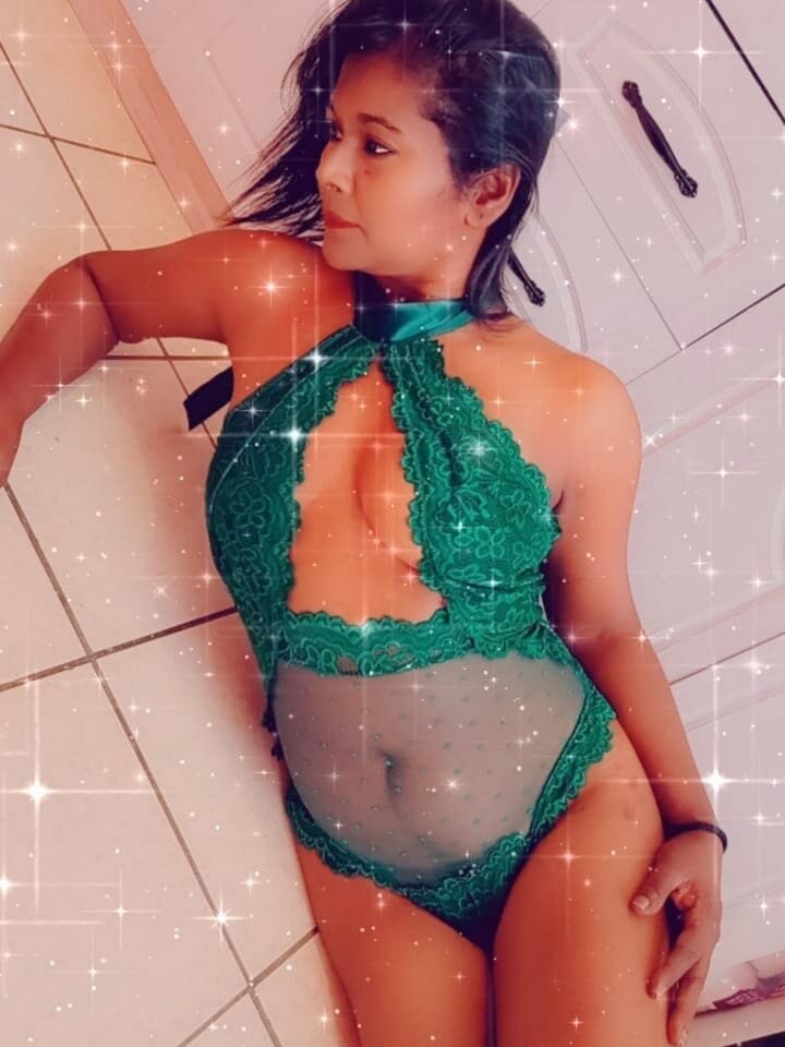 indiankiara2 🤪 nude cam chat