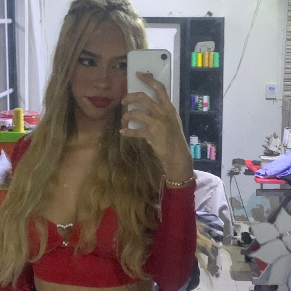 lily_and_wan from stripchat