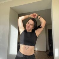 Monabella_'s Offline Chat Room