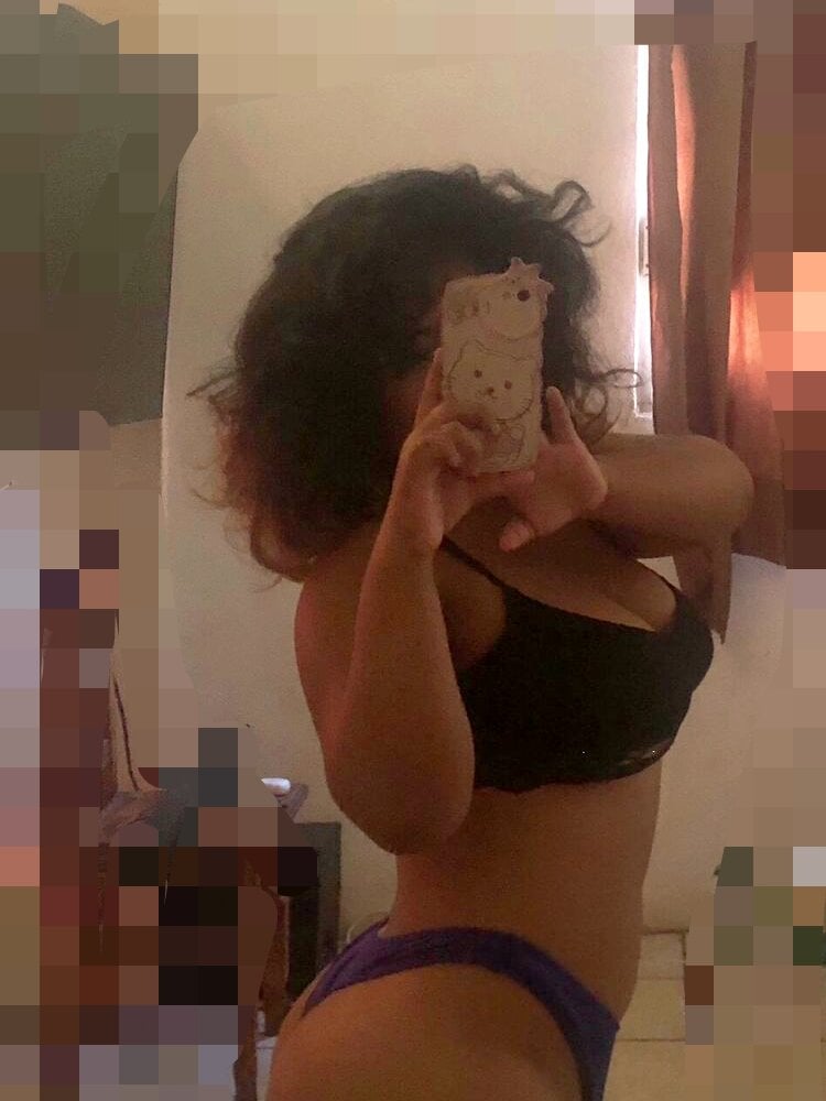 sleekcams.com leslie_ro livesex profile in australiajapan cams