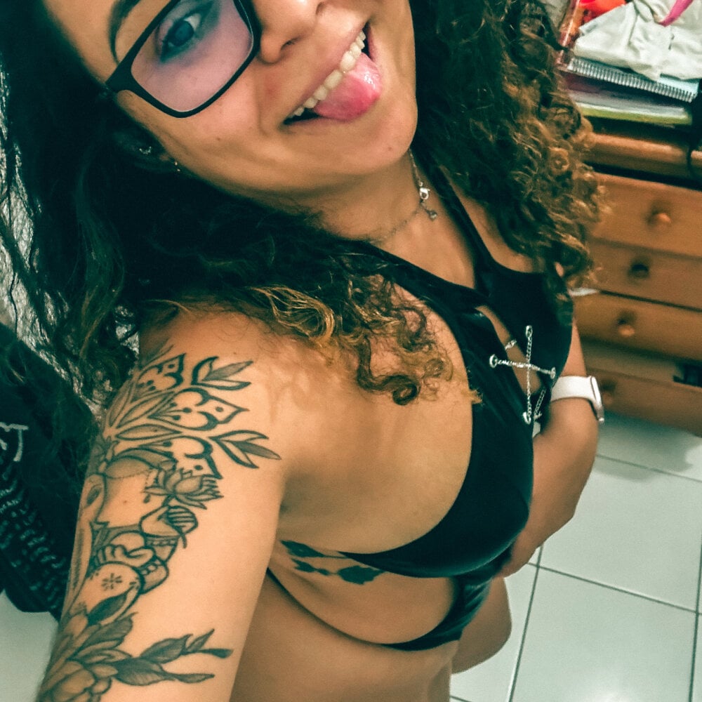 xxx-topcamgirls.com maliciabrazil livesex profile in httpstmecare-sensual cams