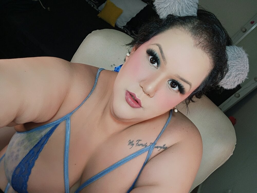 GiannaMorrys's chat room