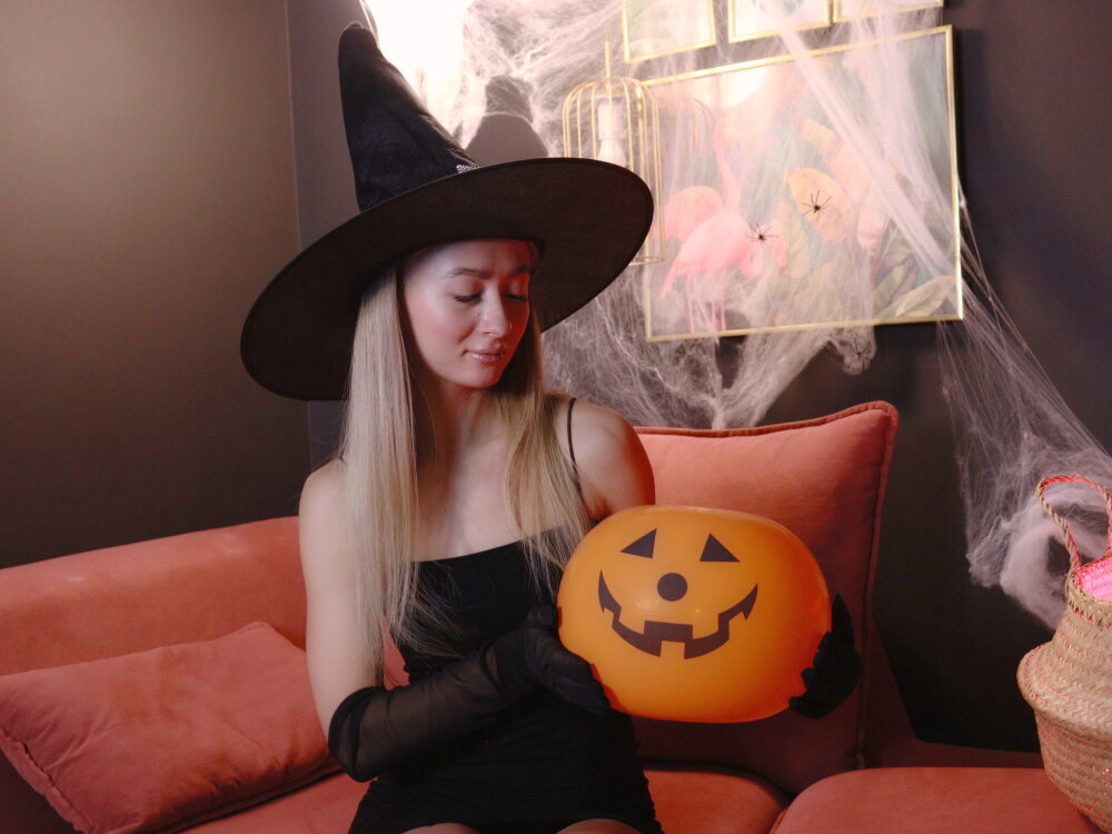 Live sex webcam photo for VictoriaLight #290110087