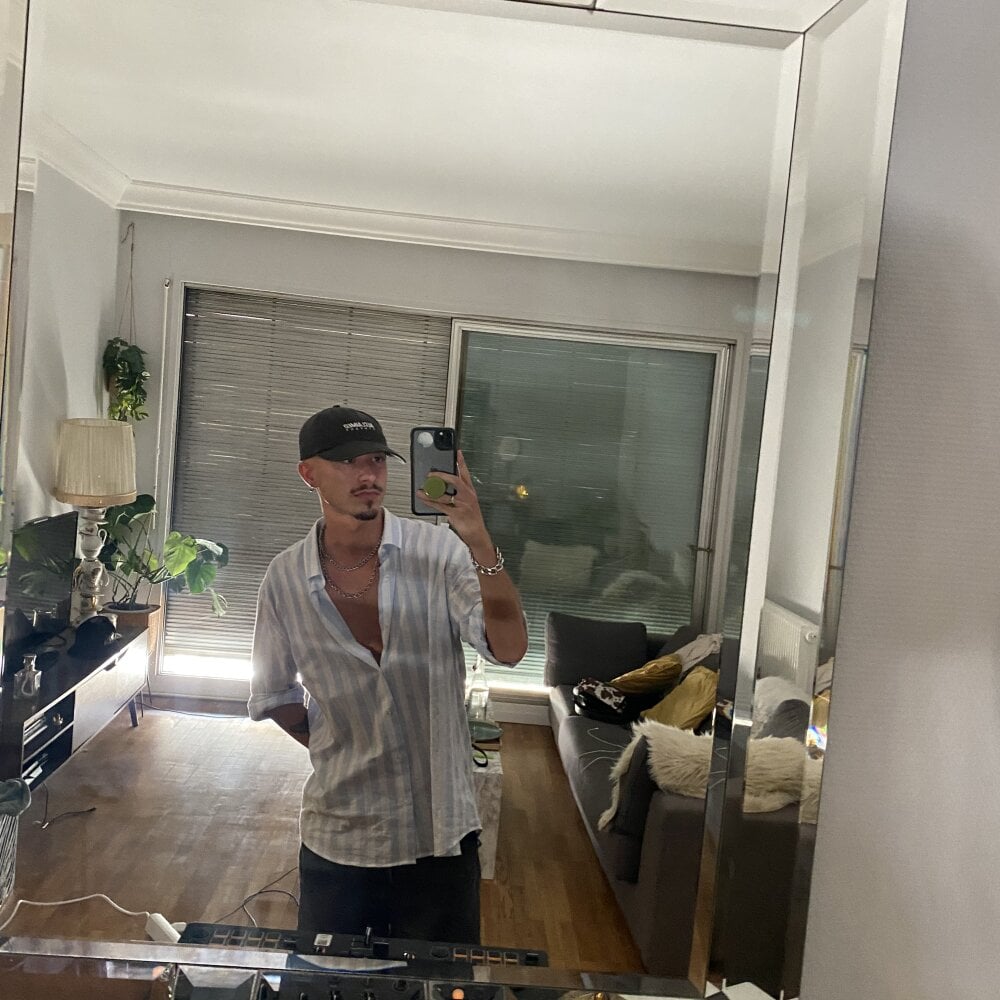 m6-io9 from stripchat