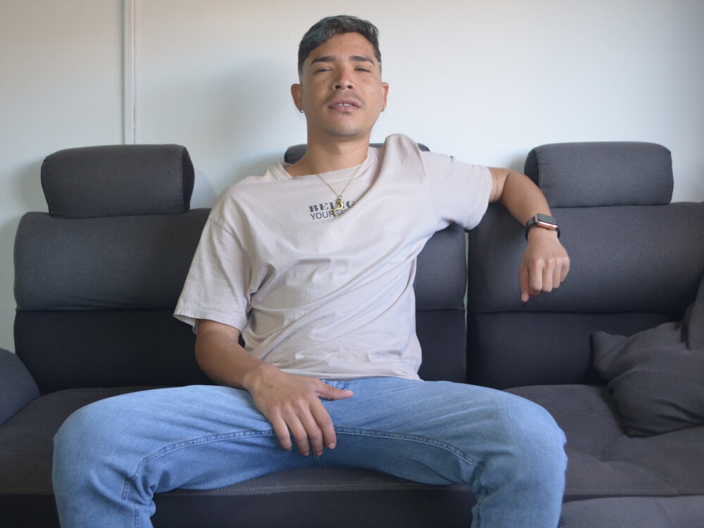 dominic202500's Offline XXX Chat