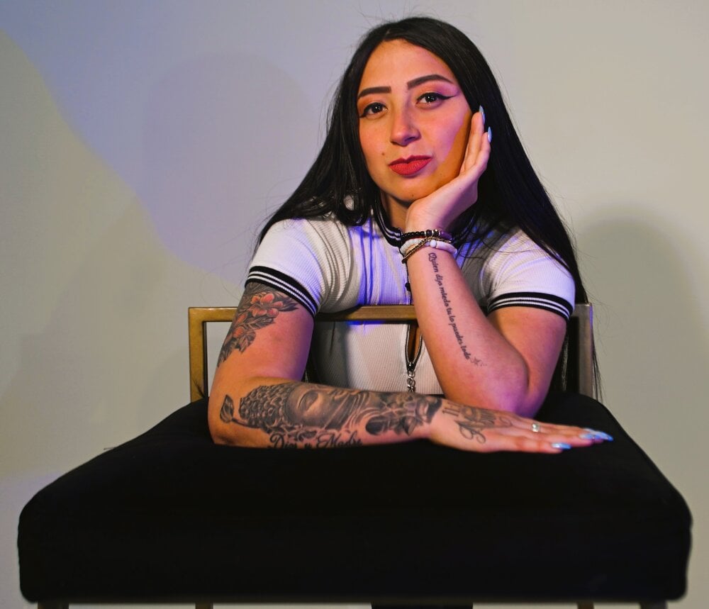 pornos.live juliethcruz_ livesex profile in planet-earth-dont-ask cams