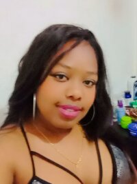 DanielaTasttyy's Offline Chat Room