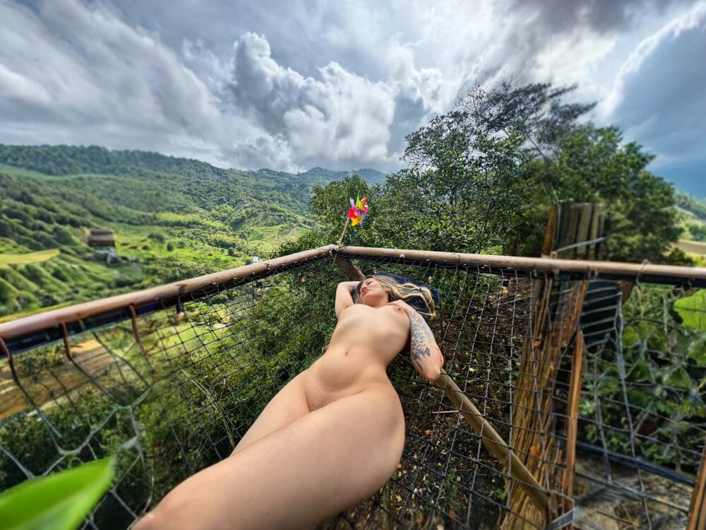 stripchat lally_valencia__ webcam profile pic via sexlivecamsites.com