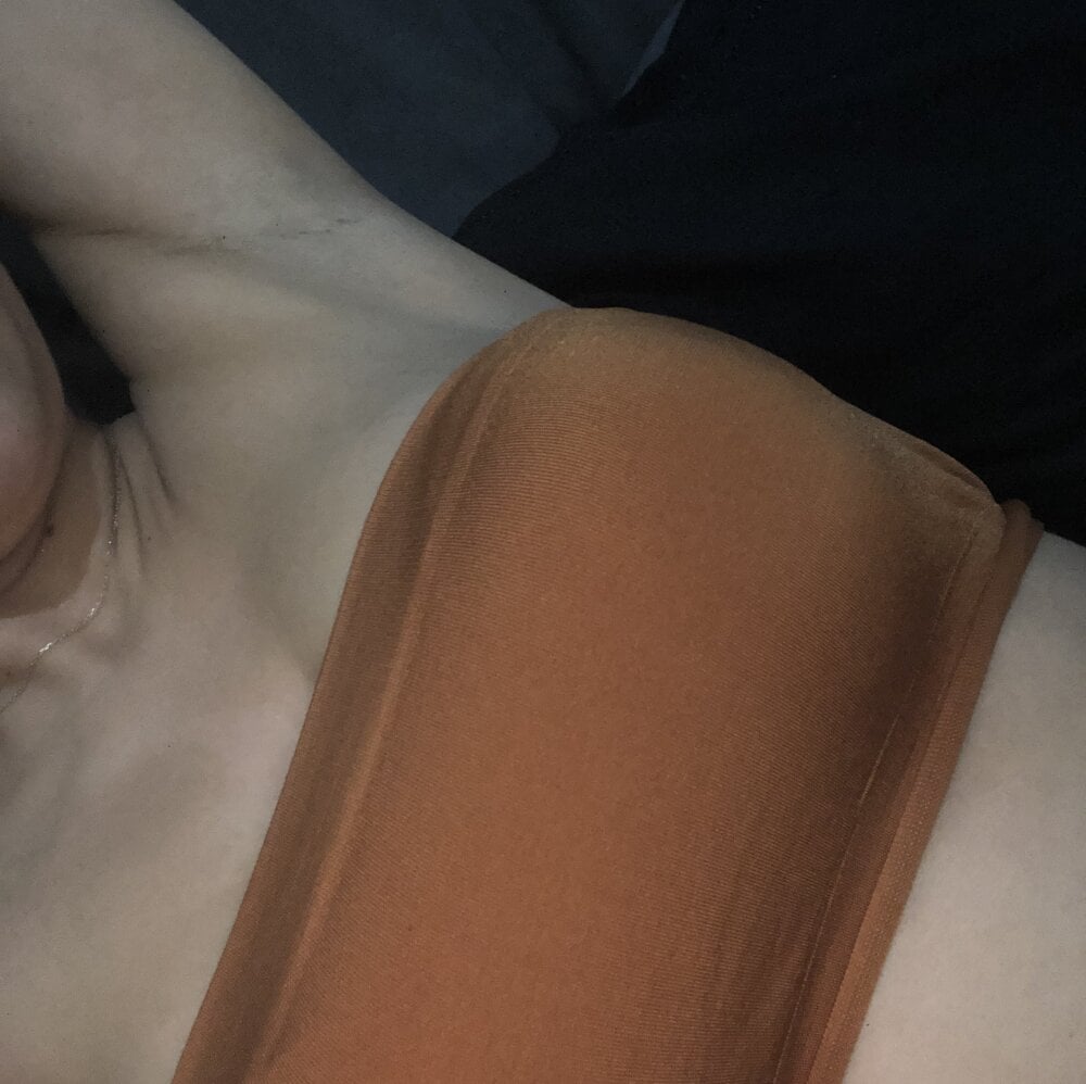 AlevNaz live cam model at StripChat