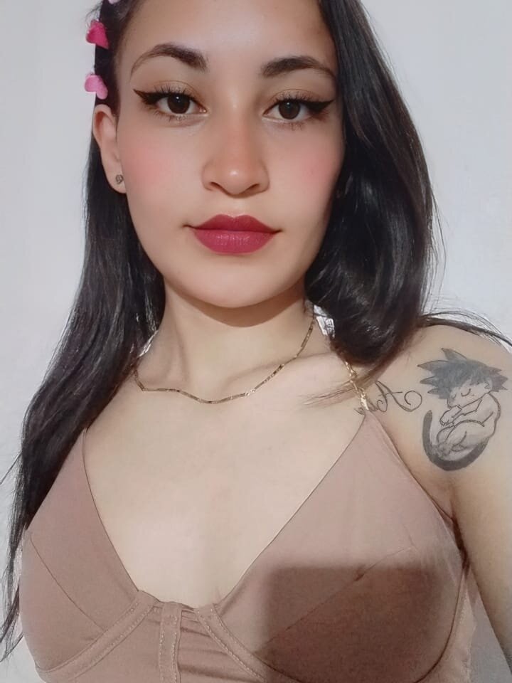 Live sex webcam photo for Lucy_love_b #289794967