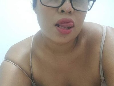 hot_milkbitch on StripChat